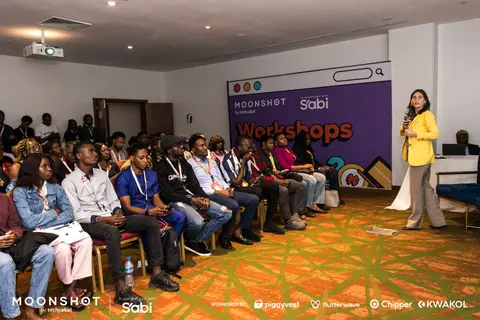 A packed workshop room of attendees.